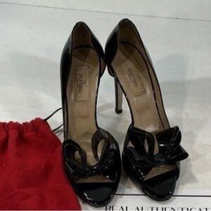 Women’s Valentino Garavani Black Glossy Patent Leather Bow Heels Size 37